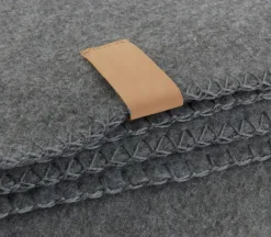 Fleeceplaid DAGLILJE 130x170 mørkegrå