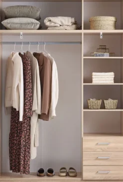 Garderobeskab FANDRUP 145x176 3 låger 3 skuffer lys egefarve