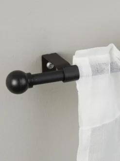 Gardinstang BATALDEN Ø10mm 80-145 cm sort