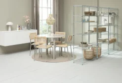 HANSTED Ø100 bord varm grå + 4 HASSING stole rattan