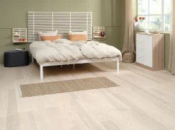 Kommode JENSLEV 4 skuffer 1 låge eg/hvid