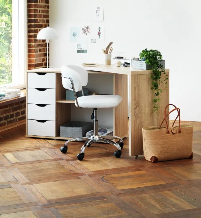 Skrivebord LANGAGER 41-107x107-165 lys eg farve/hvid