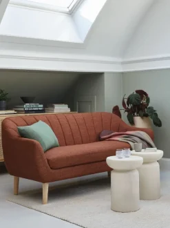 Sofa EGEDAL 2.5-pers. terrakottafarvet stof/egefarve