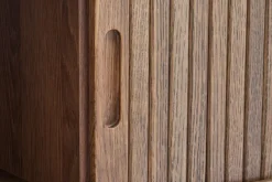 TV-bord LYNGVIG 120cm 2 jalousilåger mørk eg