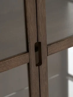 Vitrine VESTERBY høj 2 låger mørk eg