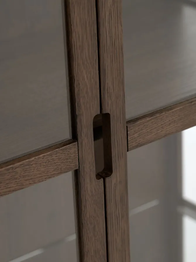 Vitrine VESTERBY høj 2 låger mørk eg