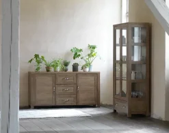 Vitrineskab JUNGEN 2 låger 1 skuffe vild eg farve