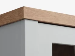 Vitrineskab MARKSKEL 2 låger lys grå/egefarve