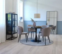 Vitrineskab VIRUM 2 låger sort